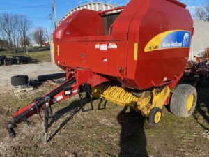 Pre-Owned New Holland BR7080 round baler, twine, electric tie, 5’x5′ bales