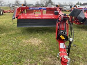 New Holland Discbine 209R Side-Pull Mower-Conditioner (9′), Rubber