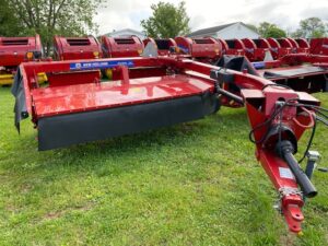 New Holland Discbine 210R Side-Pull Mower-Conditioner (10′), Rubber