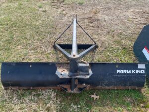Pre-Owned Farm King 5′ scraper blade